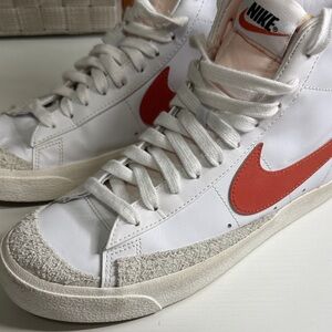 Nike White and orange High-Tops